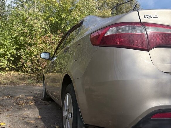 2012 Kia Rio 4-speed III, бежевый, 730000 рублей - вид 9