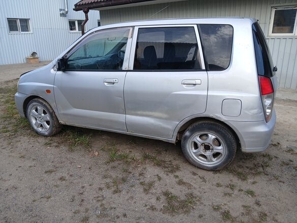 2002 Mitsubishi Dingo I Рестайлинг, серебристый - вид 9