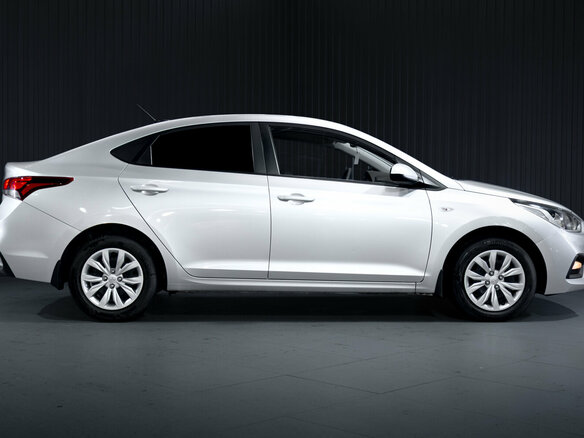 2017 Hyundai Solaris II, серебристый, 1149900 рублей - вид 7
