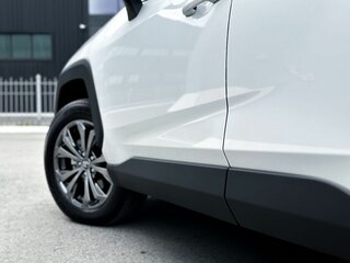 2024 Toyota RAV4 V (XA50), белый, 4150000 рублей, вид 3