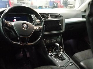2017 Volkswagen Tiguan II, бежевый, 2058970 рублей, вид 5