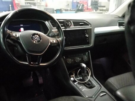 2017 Volkswagen Tiguan II, бежевый, 2058970 рублей, вид 5