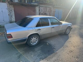 1994 Mercedes-Benz E-Класс 220 I (W124), серебристый, 350000 рублей, вид 3