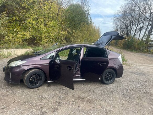 2013 Toyota Prius III Рестайлинг (XW30), фиолетовый, 950000 рублей - вид 20