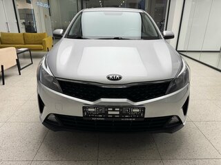 2020 Kia Rio IV, серебристый, 1500000 рублей, вид 2