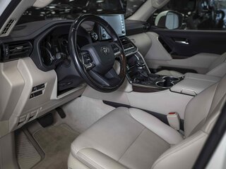 2021 Toyota Land Cruiser 300 Series, белый, 7499999 рублей, вид 3