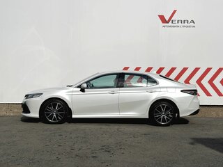 2021 Toyota Camry VIII (XV70) Рестайлинг, белый, 3750000 рублей, вид 2