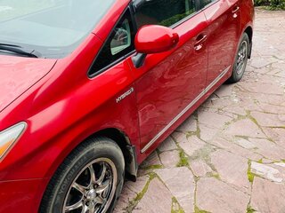 2009 Toyota Prius III (XW30), красный, 850000 рублей, вид 3