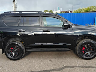 2016 Toyota Land Cruiser Prado 150 Series Рестайлинг 1, чёрный, 3799000 рублей, вид 4