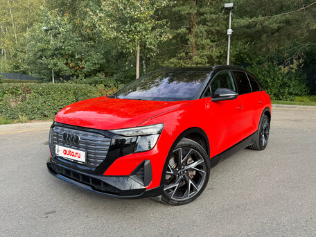 2022 Audi Q5 e-tron 50, красный, 4650000 рублей, вид 1