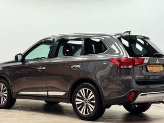 2021 Mitsubishi Outlander III Рестайлинг 3, серый, 3020000 рублей, вид 3