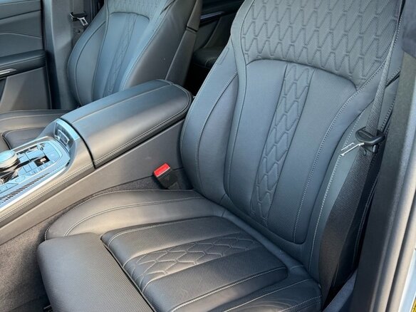 2025 BMW X7 M60i I (G07) Рестайлинг, серый, 17500000 рублей - вид 20