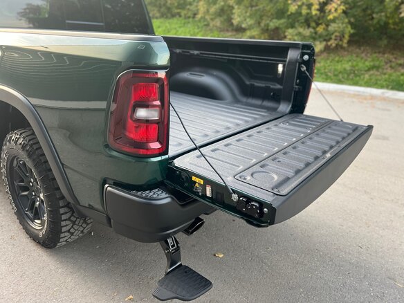 2026 Ram 1500 Rumble Bee V Рестайлинг, зелёный, 10900000 рублей - вид 27