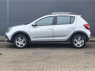 2022 Renault Sandero Stepway II Рестайлинг, серебристый, 1799000 рублей, вид 2