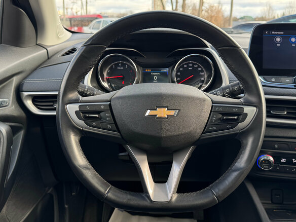 2023 Chevrolet Tracker IV, чёрный, 2265000 рублей - вид 8
