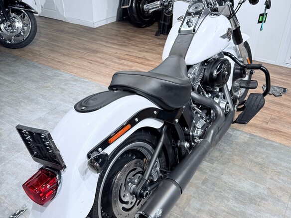 2011 Harley-Davidson Fat Boy, белый, 1399000 рублей - вид 4