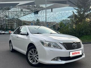 2013 Toyota Camry VII (XV50), белый, 1490000 рублей, вид 3
