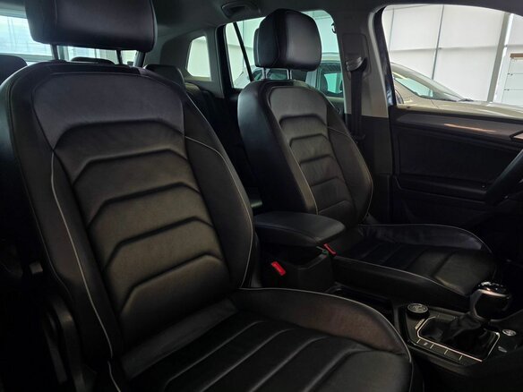 2021 Volkswagen Tiguan II Рестайлинг, чёрный, 3099000 рублей - вид 24