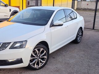 2019 Skoda Octavia III (A7) Рестайлинг, белый, 1800000 рублей, вид 2