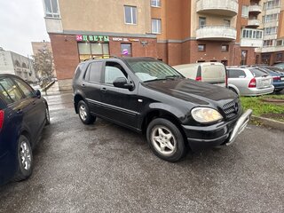 2001 Mercedes-Benz M-Класс 320 I (W163) Рестайлинг, чёрный, 380000 рублей, вид 3