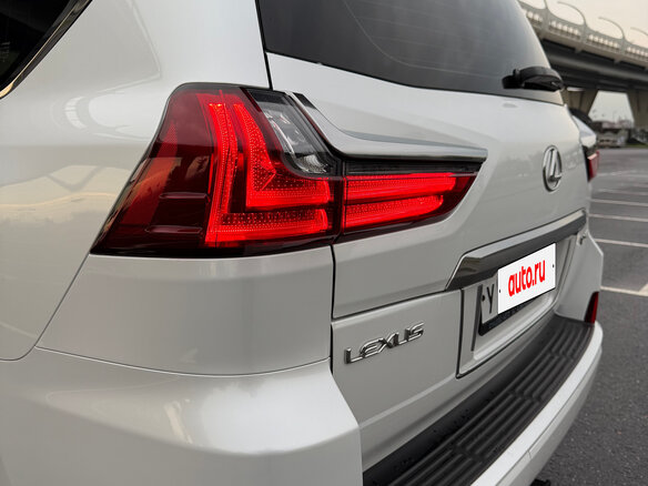 2018 Lexus LX 570 III Рестайлинг 2, белый, 9250000 рублей - вид 17
