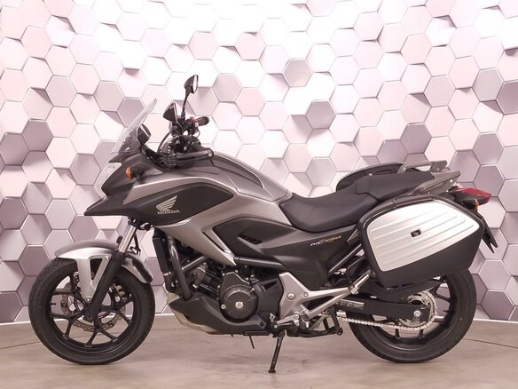 2015 Honda NC 750X, серый, 677000 рублей - вид 3