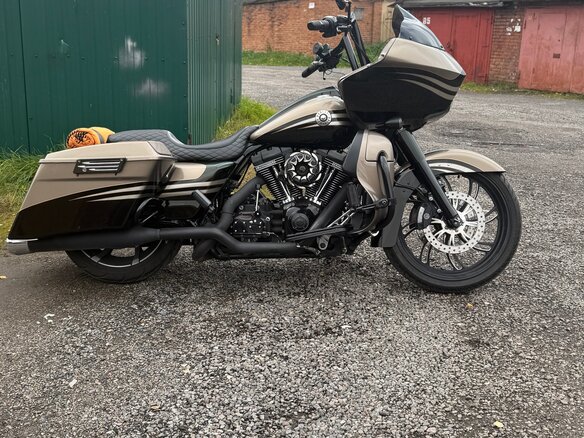 2013 Harley-Davidson CVO Road Glide, золотистый, 1200000 рублей - вид 6