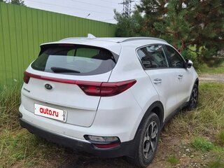 2018 Kia Sportage IV Рестайлинг, белый, 1950000 рублей, вид 3