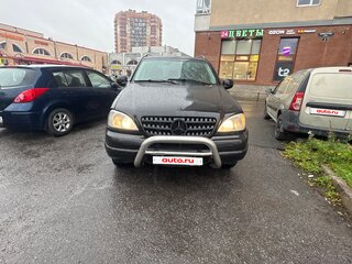 2001 Mercedes-Benz M-Класс 320 I (W163) Рестайлинг, чёрный, 380000 рублей, вид 2