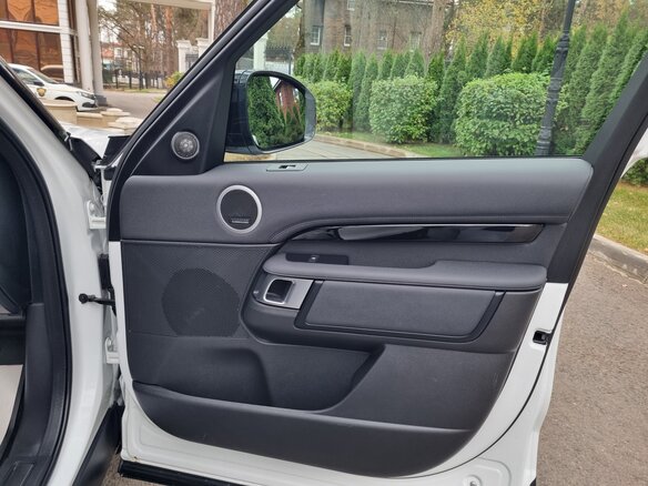 2025 Land Rover Discovery P300 V Рестайлинг, белый, 6590000 рублей - вид 25
