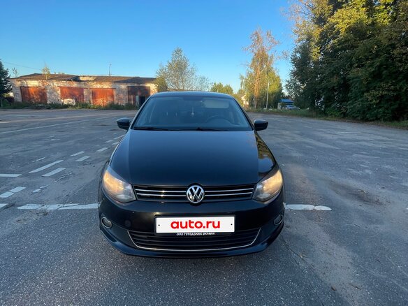2013 Volkswagen Polo V, чёрный, 675000 рублей - вид 2
