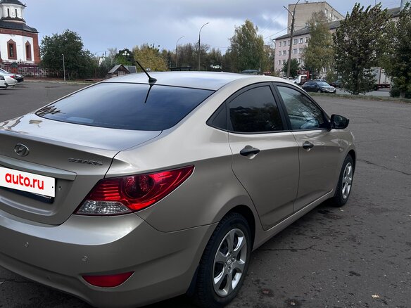 2011 Hyundai Solaris I, бежевый, 637000 рублей - вид 2