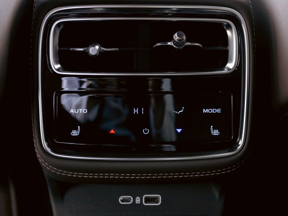 2026 Geely Monjaro (Xingyue L) I Рестайлинг 2 (China Market), белый, 4395000 рублей - вид 21