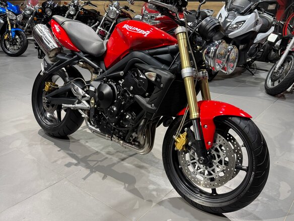 2010 Triumph Street Triple, красный, 465000 рублей - вид 3