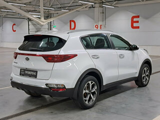 2018 Kia Sportage IV Рестайлинг, белый, 2149000 рублей, вид 5