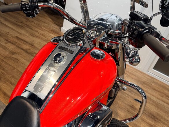 2017 Harley-Davidson Road King, красный, 1899000 рублей - вид 23