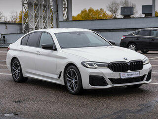 2020 BMW 5 серии 520d xDrive VII (G30/G31/G38) Рестайлинг, белый, 4570000 рублей, вид 4
