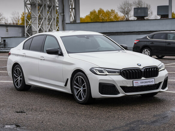 2020 BMW 5 серии 520d xDrive VII (G30/G31/G38) Рестайлинг, белый, 4570000 рублей - вид 3