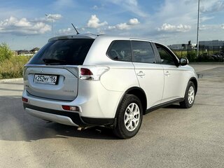 2014 Mitsubishi Outlander III Рестайлинг, серебристый, 1568800 рублей, вид 5