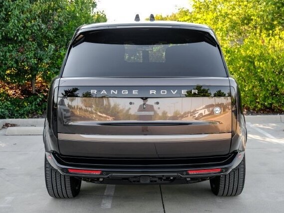 2026 Land Rover Range Rover P615 MHEV Long V, зелёный, 31273020 рублей - вид 3