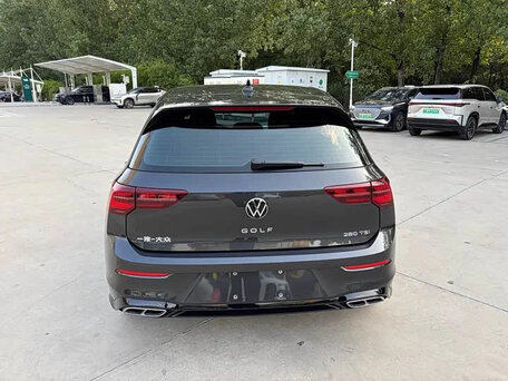 2023 Volkswagen Golf VIII, серый, 1600000 рублей, вид 5