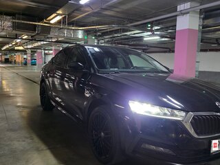 2021 Skoda Octavia IV (A8), чёрный, 1900000 рублей, вид 3