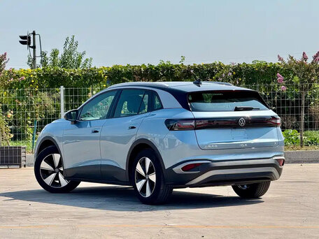 2024 Volkswagen ID.4 X, серебристый, 3670000 рублей, вид 3