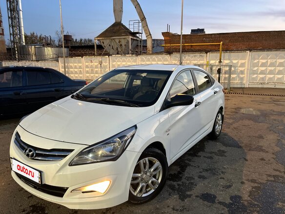 2014 Hyundai Solaris I Рестайлинг, белый, 904000 рублей