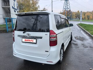 2011 Toyota Noah II (R70), белый, 1650000 рублей, вид 3