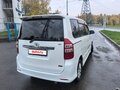 2011 Toyota Noah II (R70), белый, 1650000 рублей - вид 2