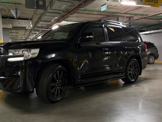 2016 Toyota Land Cruiser 200 Series Рестайлинг 2, чёрный, 5000000 рублей, вид 4