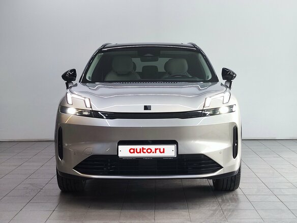 2023 Lynk & Co 08 39.6 kWh I, серый, 5600000 рублей - вид 1