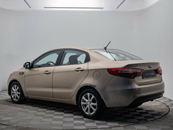 2013 Kia Rio 5-speed III, бежевый - вид 2