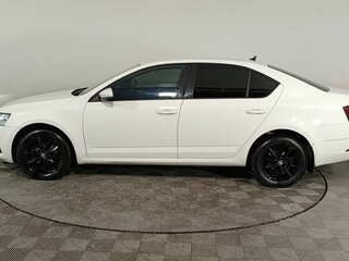 2017 Skoda Octavia III (A7) Рестайлинг, белый, 1560000 рублей, вид 4